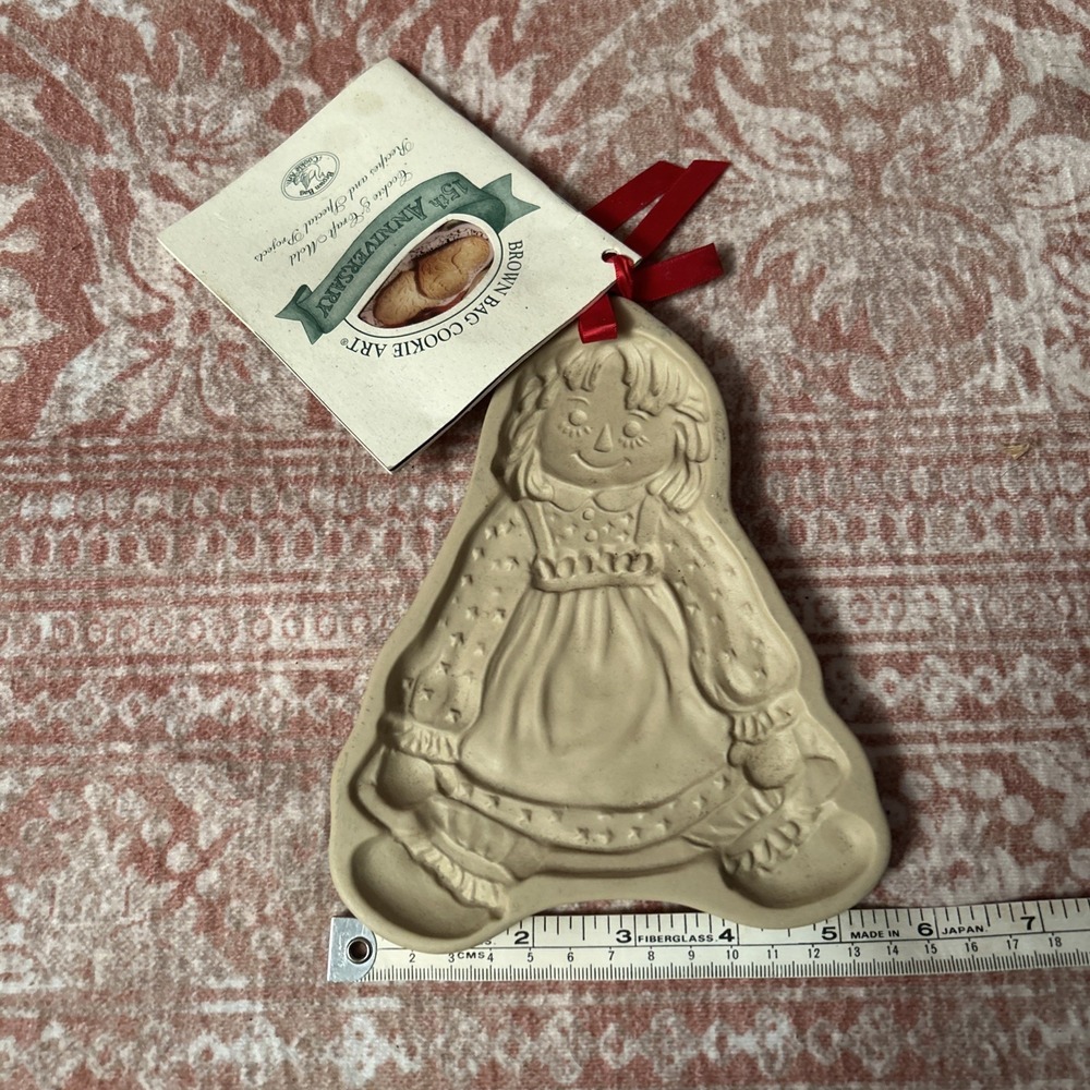 NEW Vintage 1985 Raggedy Ann Doll Cookie Mold by Brown Bag Cookie Art w/ Book